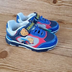 BRAND NEW *Light Up* Daniel Tiger Shoes